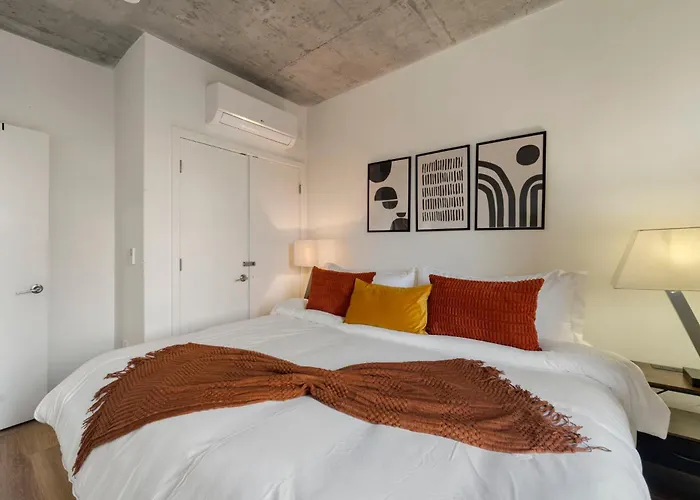 Chic 4-bedroom With Skyline Views & Amenities * Chicago