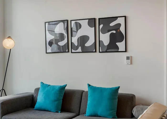 Chic 4-bedroom With Skyline Views & Amenities * Chicago