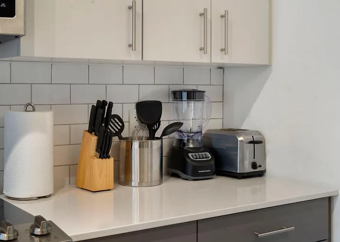 Hotel Chic 4-bedroom With Skyline Views & Amenities Chicago