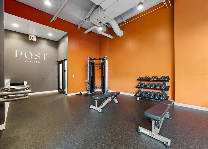 Hotel Chic 4-bedroom With Skyline Views & Amenities