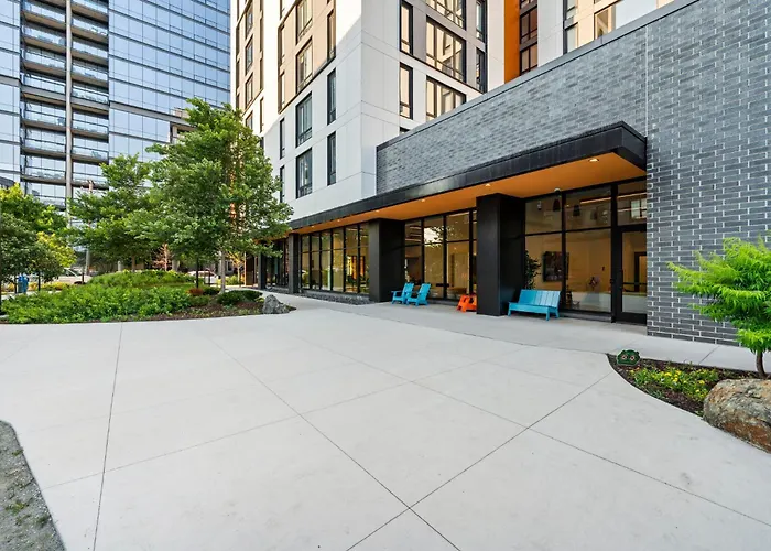 Hotel Chic 4-bedroom With Skyline Views & Amenities *