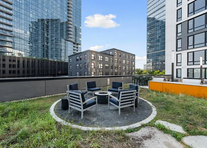 Hotel Chic 4-bedroom With Skyline Views & Amenities Chicago